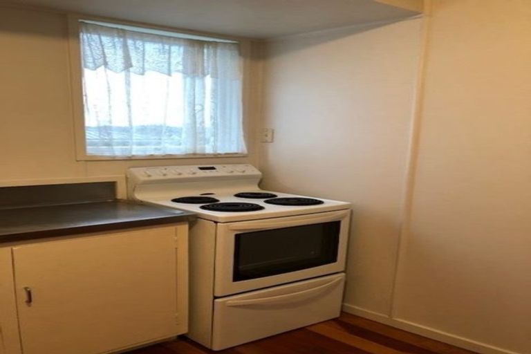 Photo of property in 6 Tawa Place, Waiuku, 2123