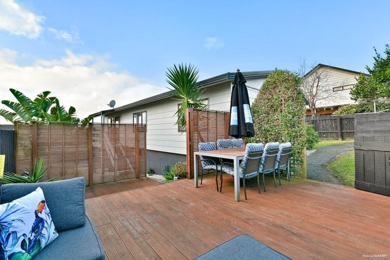 Photo of property in 15a Ngahere Views, Orewa, 0931