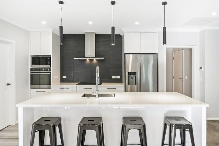 Photo of property in 2 Stoneleigh Grove, Paraparaumu, 5032