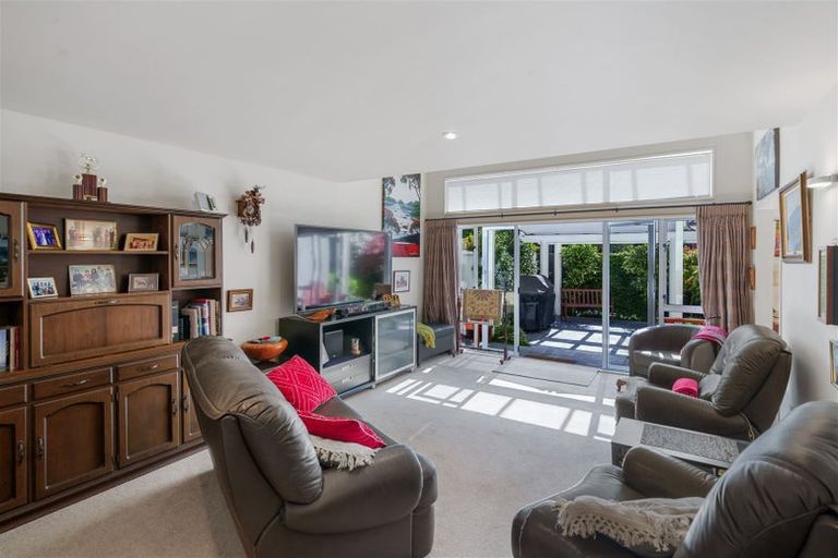 Photo of property in 2/239 Maidstone Road, Avonhead, Christchurch, 8042