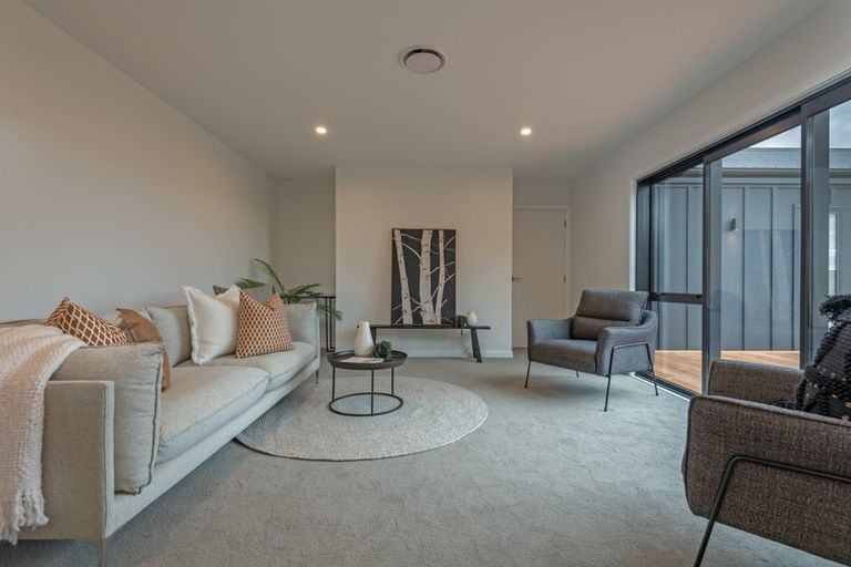 Photo of property in 45 Sardinia Grove, Fitzherbert, Palmerston North, 4410