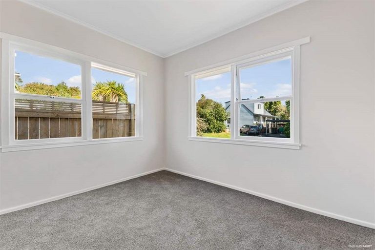 Photo of property in 26 Bond Crescent, Forrest Hill, Auckland, 0620