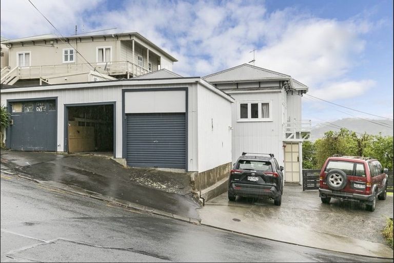 Photo of property in 58 Fairlie Terrace, Kelburn, Wellington, 6021