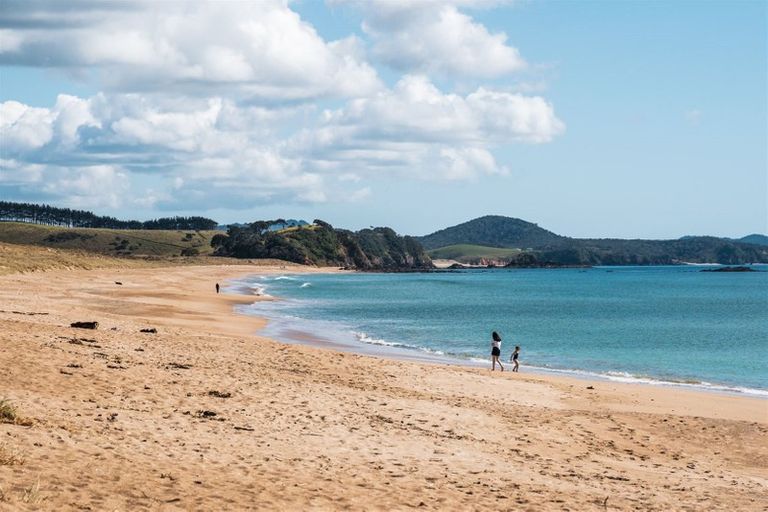 Photo of property in 1559 Pataua Road North, Pataua North, Whangarei, 0175