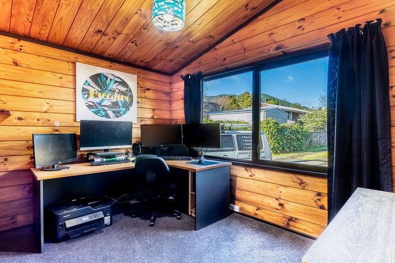 Photo of property in 30 Hookway Grove, Paraparaumu, 5032