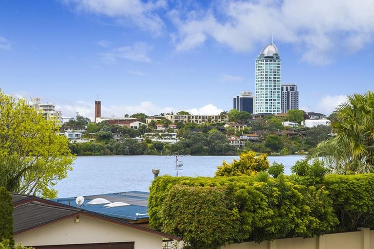 Photo of property in 36 Sylvan Park Avenue, Milford, Auckland, 0620