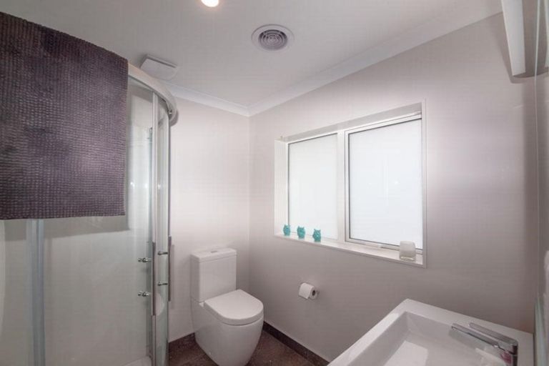 Photo of property in 35 Margaret Shields Avenue, Aotea, Porirua, 5024