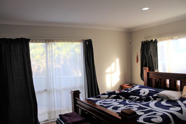 Photo of property in 15 Chieftain Rise, Goodwood Heights, Auckland, 2105