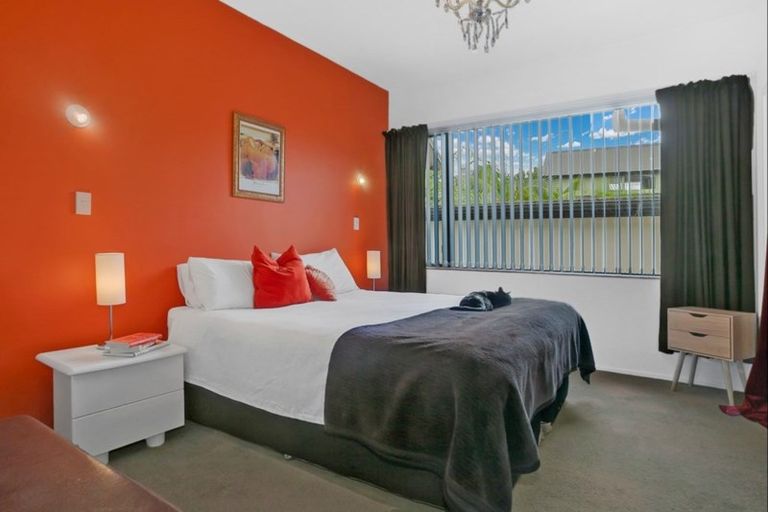 Photo of property in 8 Lister Street, Point Chevalier, Auckland, 1022