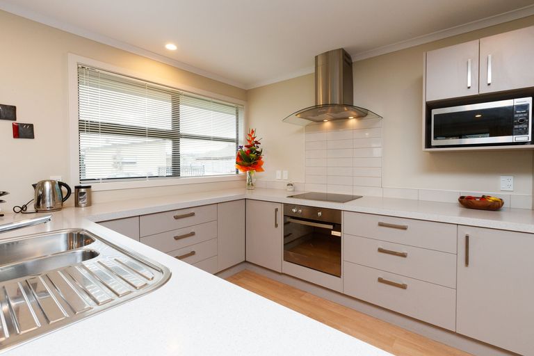 Photo of property in 8 Medallion Court, Kelvin Grove, Palmerston North, 4414