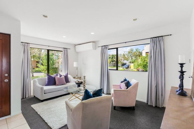 Photo of property in 11 Spalding Rise, Golflands, Auckland, 2013