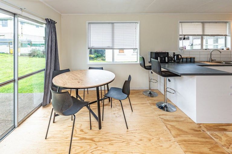 Photo of property in 40 Brassey Street, Waverley, 4510