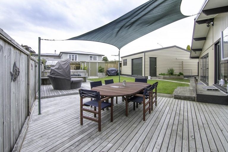 Photo of property in 2 Newcastle Street, Hokowhitu, Palmerston North, 4410