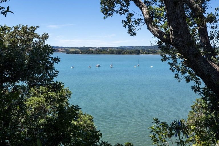 Photo of property in 155 Pah Road, Cockle Bay, Auckland, 2014