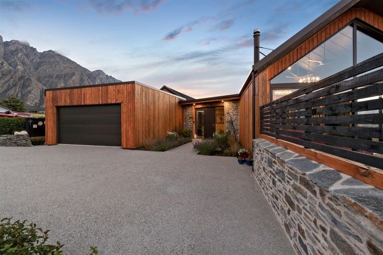 Photo of property in 11 Cunninghams Drive, Jacks Point, Queenstown, 9371