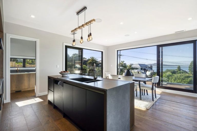 Photo of property in 2f Garner Place, Glenfield, Auckland, 0629