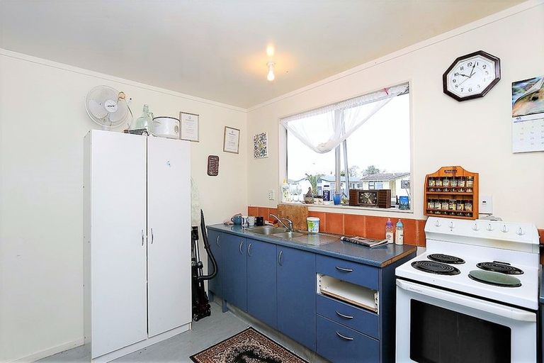 Photo of property in 27 Kamahi Avenue, Hawera, 4610