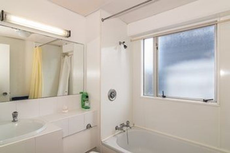 Photo of property in Capital Hill Apartments, 11/54 Hill Street, Thorndon, Wellington, 6011