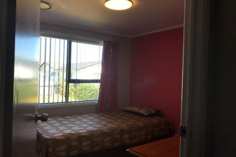 Photo of property in 48 Othello Drive, Clover Park, Auckland, 2023