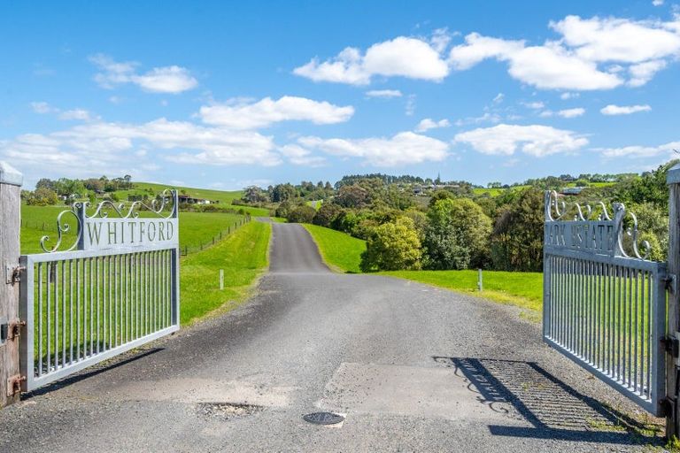 Photo of property in 61a Whitford Park Road, Whitford, Manurewa, 2576