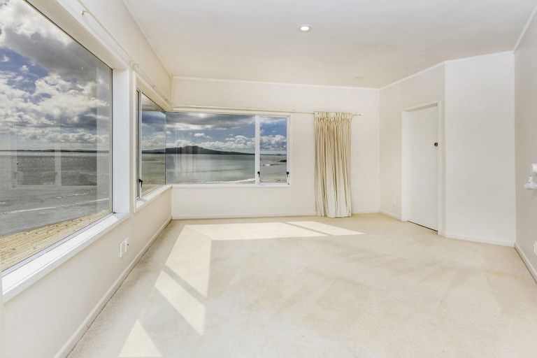 Photo of property in 39 Ocean View Road, Milford, Auckland, 0620