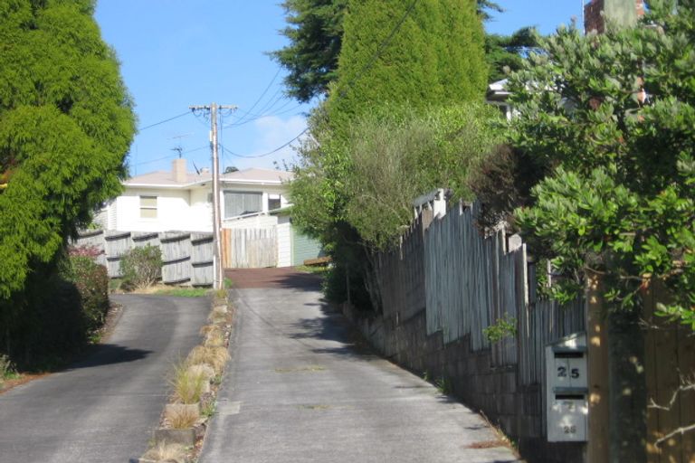Photo of property in 1/25 Weldene Avenue, Glenfield, Auckland, 0629