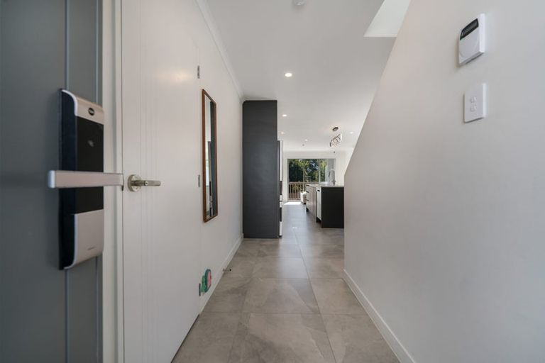 Photo of property in 7/11 Celeste Place, Totara Vale, Auckland, 0627