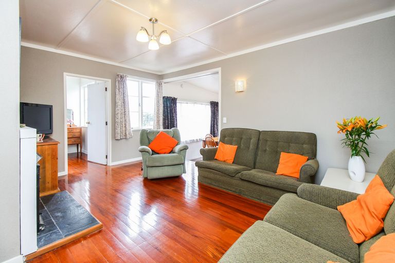 Photo of property in 309 Great North Road, Henderson, Auckland, 0612