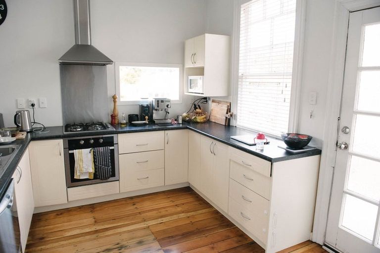 Photo of property in 32 Stanley Street, Berhampore, Wellington, 6023