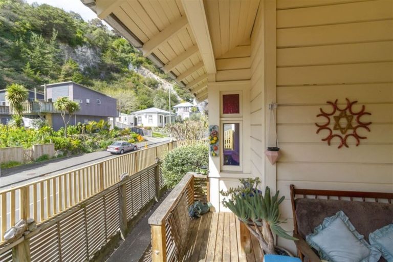 Photo of property in 124 Shakespeare Road, Bluff Hill, Napier, 4110