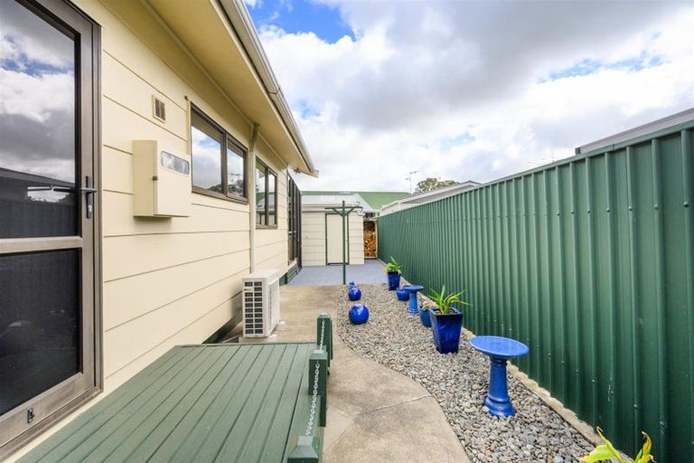 Photo of property in 1 Oldfield Place, Bulls, 4818