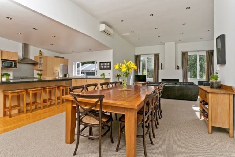 Photo of property in 62 Boord Crescent, Kumeu, 0891