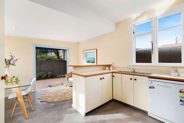 Photo of property in 17 Lonsdale Crescent, Rongotai, Wellington, 6022