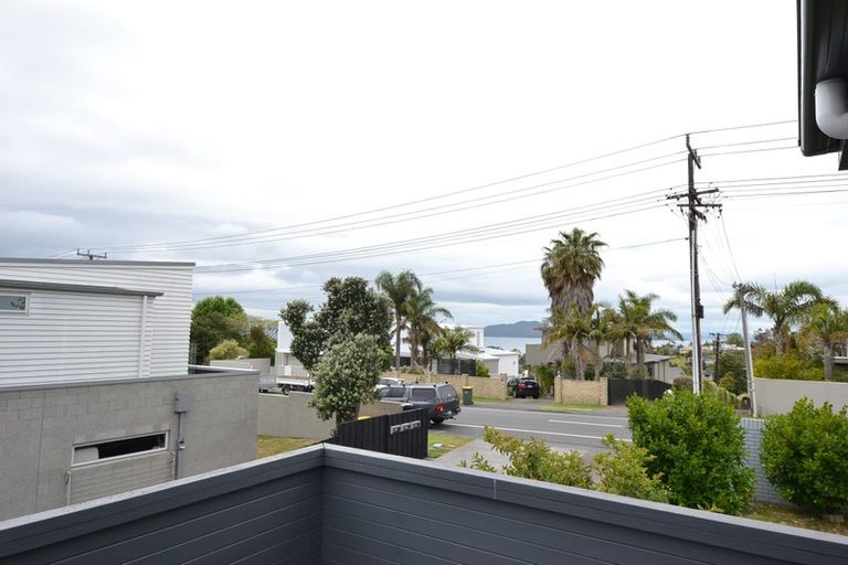 Photo of property in 2/42 Aberdeen Road, Campbells Bay, Auckland, 0620