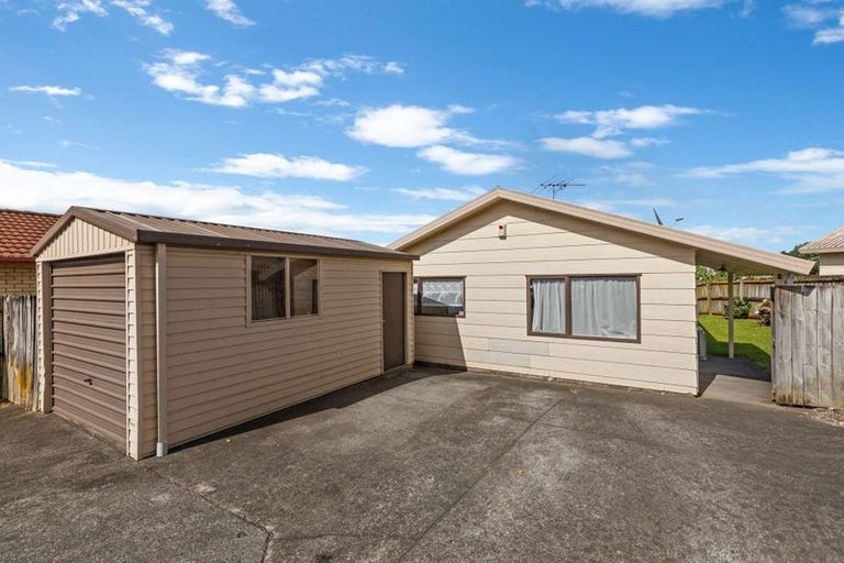 Photo of property in 399b Roscommon Road, Clendon Park, Auckland, 2103
