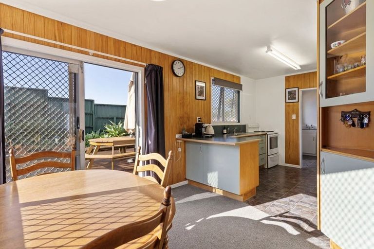 Photo of property in 20 Newham Place, Henderson, Auckland, 0612