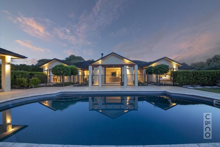 Photo of property in 1030 Peak Road, Helensville, 0875