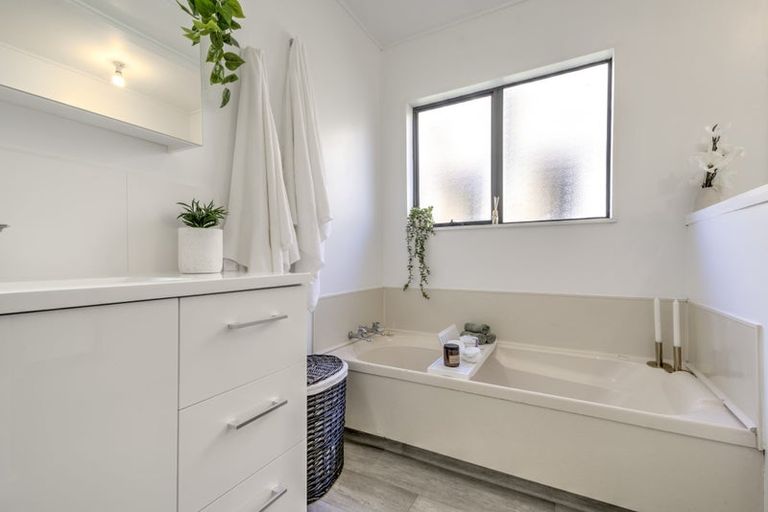 Photo of property in 19b Baverstock Road, Nawton, Hamilton, 3200