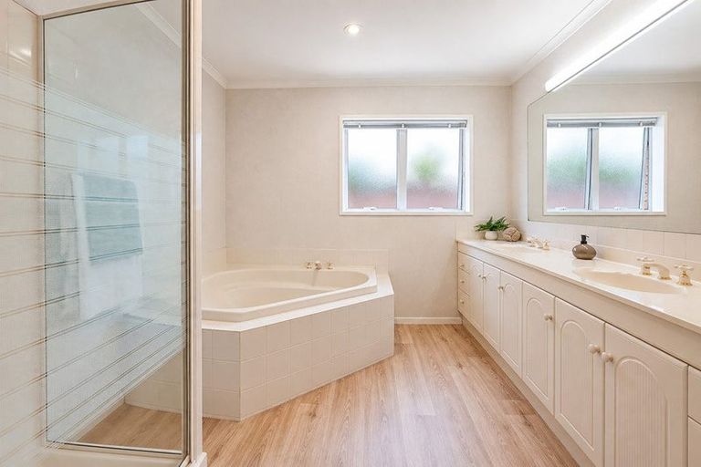 Photo of property in 4 Wardour Mews, Avonhead, Christchurch, 8042