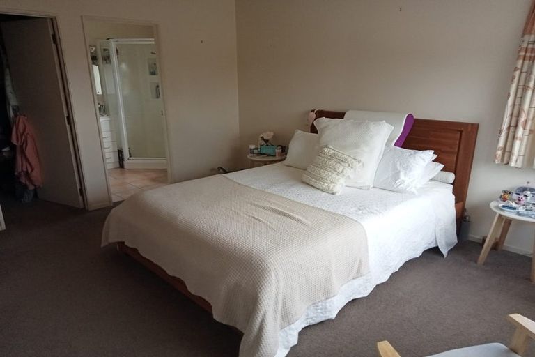 Photo of property in 9 San Fernando Way, Henderson, Auckland, 0612