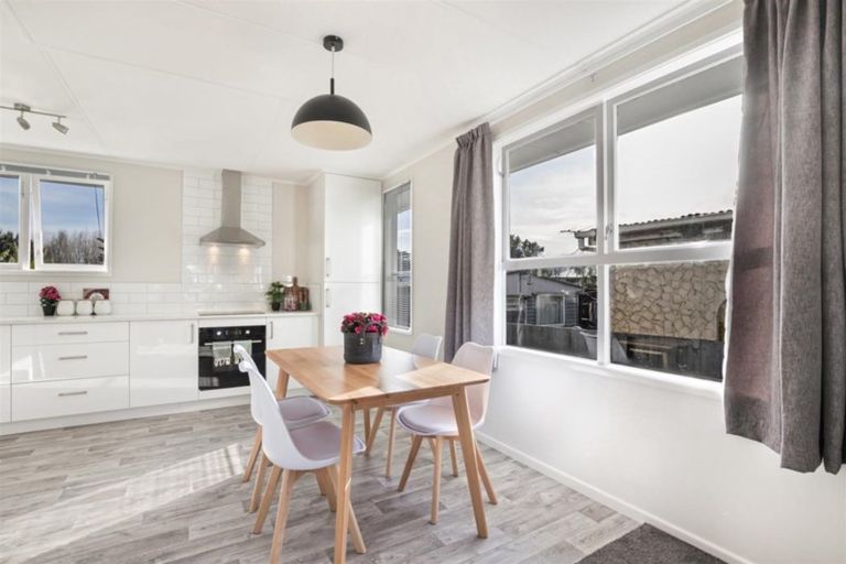 Photo of property in 5 Sutton Avenue, Mangere East, Auckland, 2024