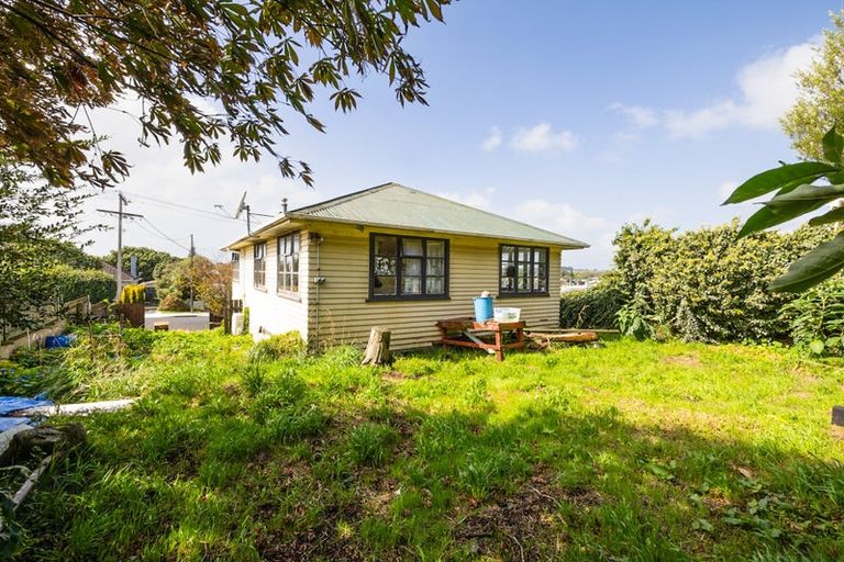 Photo of property in 77 Mould Street, Waitara, 4320