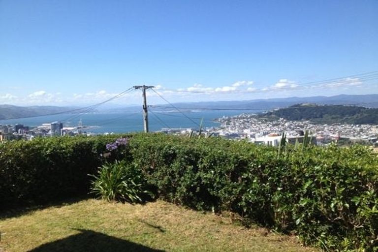 Photo of property in 12 Karepa Street, Brooklyn, Wellington, 6021