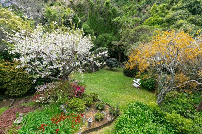 Photo of property in 11a Kamla Way, Khandallah, Wellington, 6035