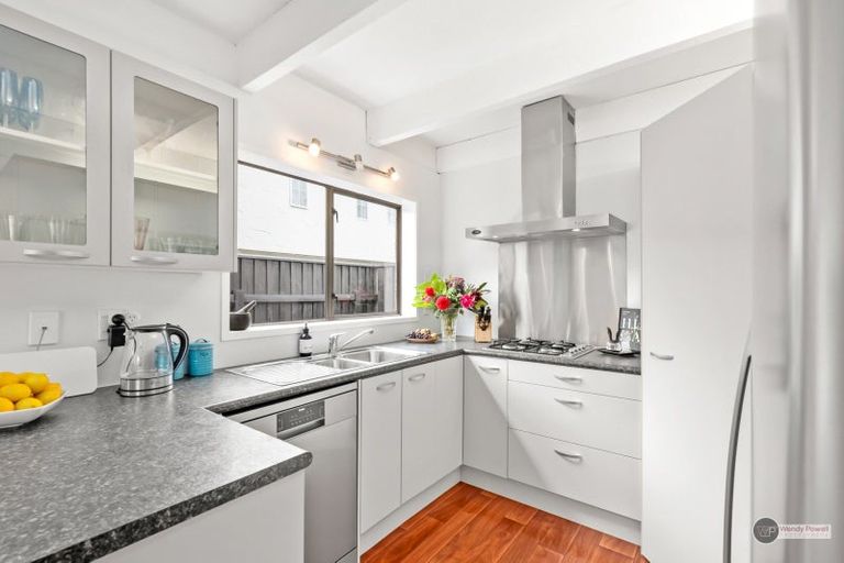 Photo of property in 9 Colin Grove, Hutt Central, Lower Hutt, 5010