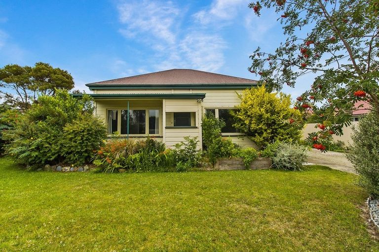 Photo of property in 10 Coronation Street, Waimate, 7924