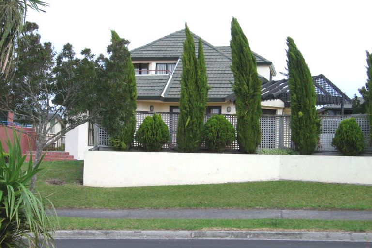 Photo of property in 5 Queen Natalie Place, Massey, Auckland, 0614