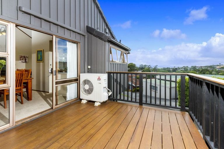 Photo of property in 14 King Richard Place, Browns Bay, Auckland, 0630