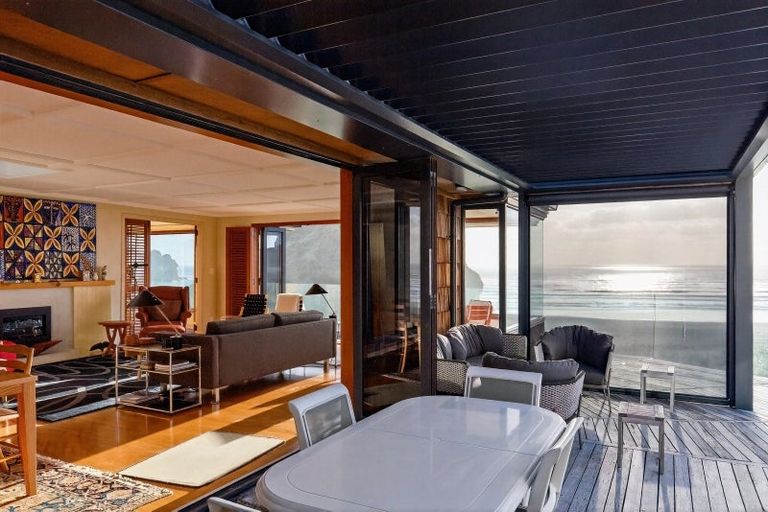 Photo of property in 24 Garden Road, Piha, 0772