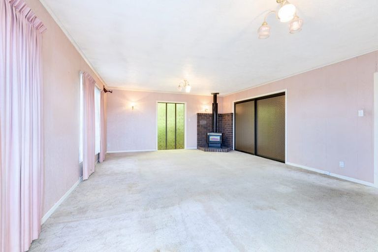 Photo of property in 56 Woodford Avenue, Henderson, Auckland, 0610